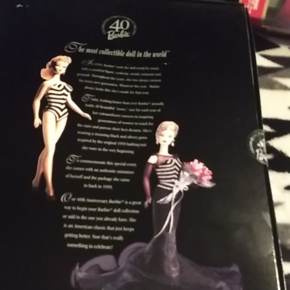 Collector edition 40th anniversary barbie - Picture 2 of 2